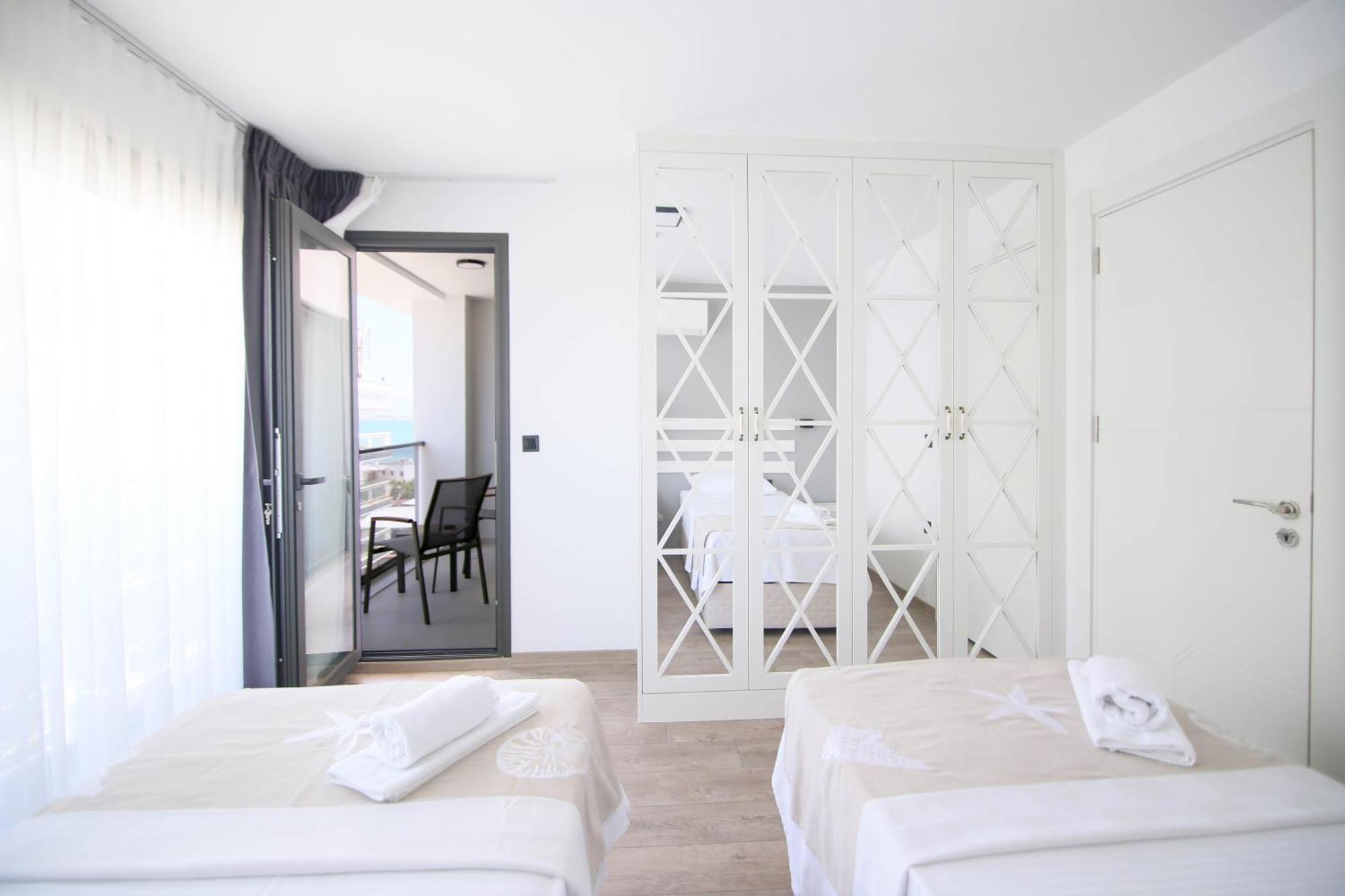 Krem Marin Otel Cesme Exterior photo