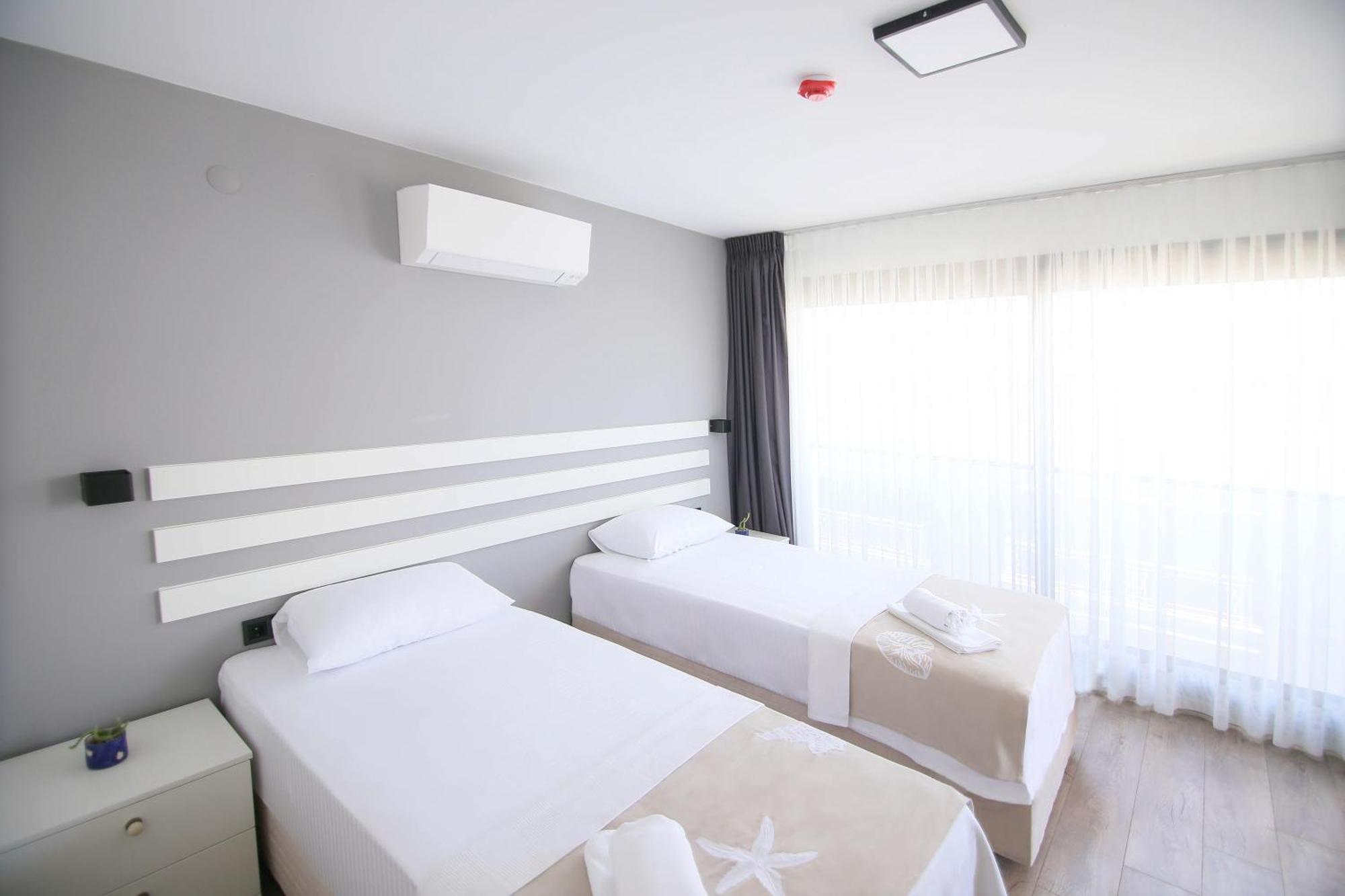Krem Marin Otel Cesme Exterior photo